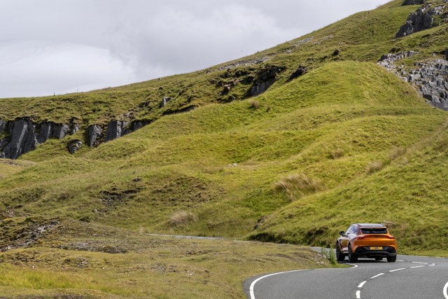 Aston Martin Dbx photo 179