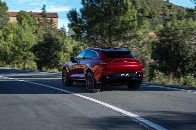 Aston Martin Dbx photo 18