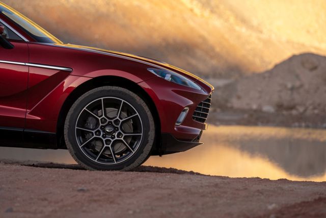 Aston Martin Dbx photo 22