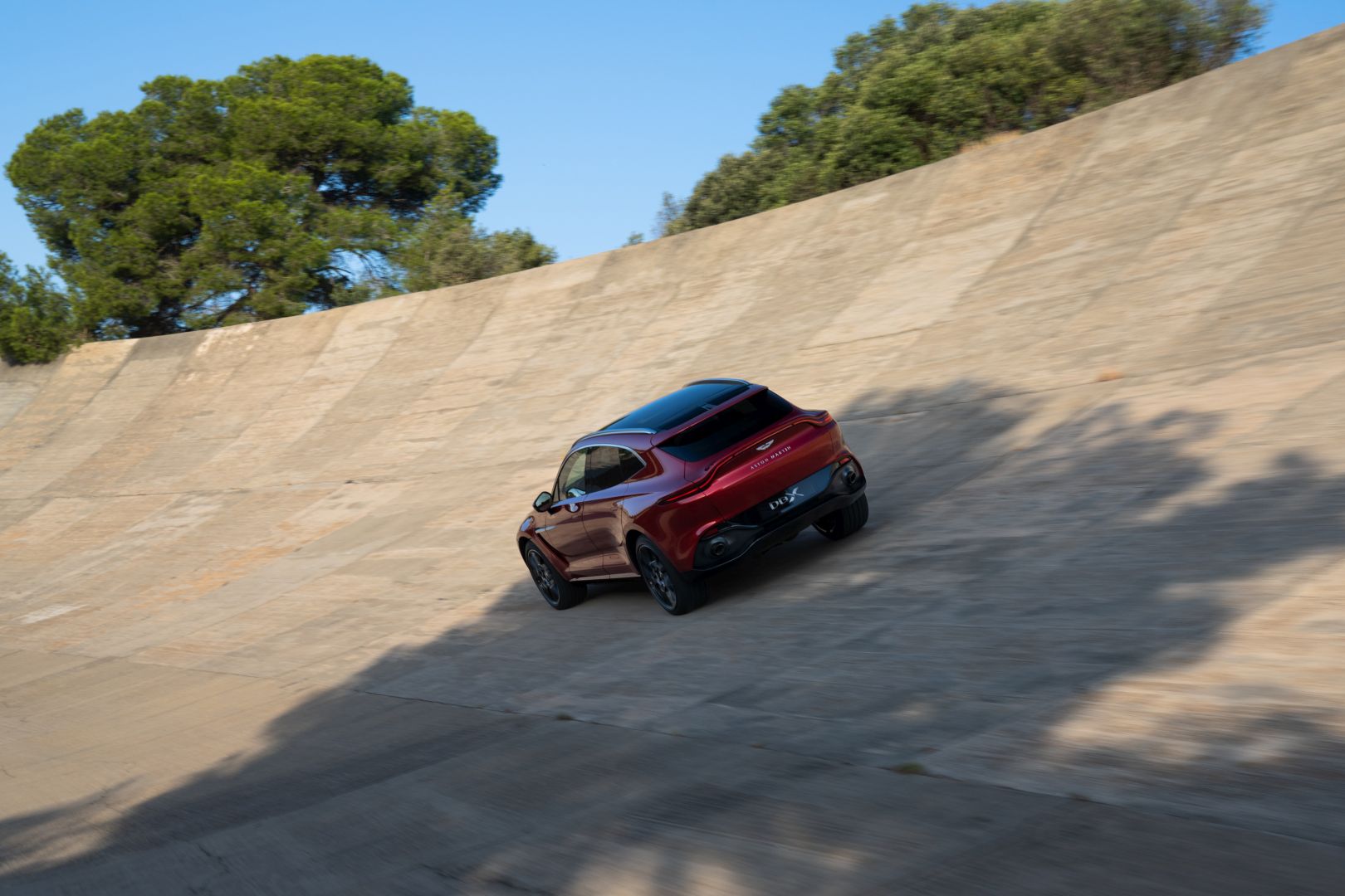 Aston Martin Dbx photo 23