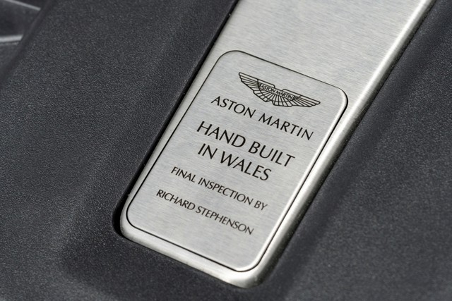 Aston Martin Dbx photo 193