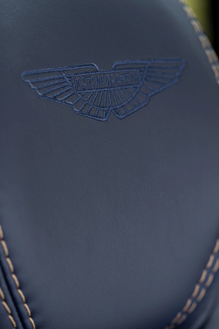 Aston Martin Dbx photo 194