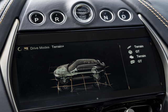 Aston Martin Dbx photo 196