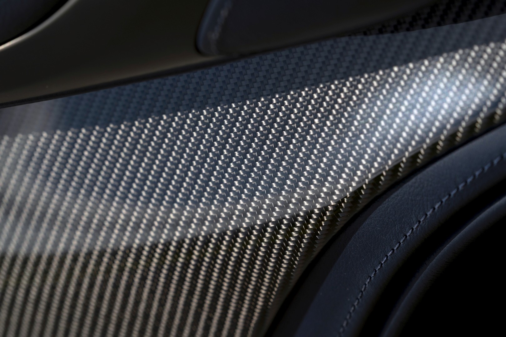 Aston Martin Dbx photo 197