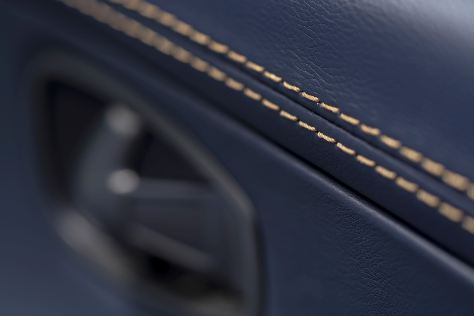 Aston Martin Dbx photo 199