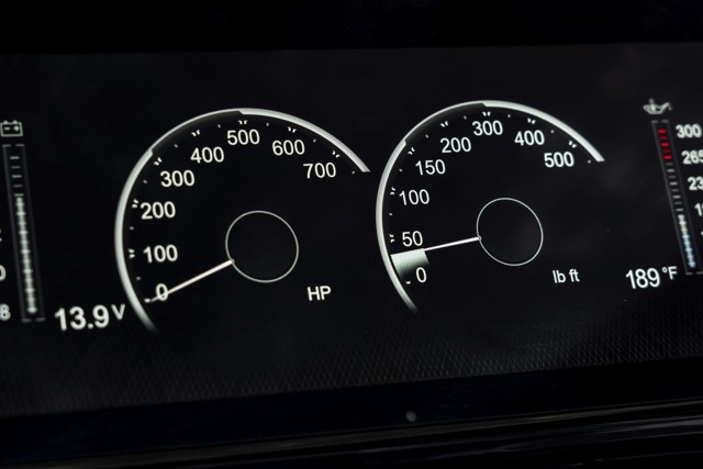Aston Martin Dbx photo 200