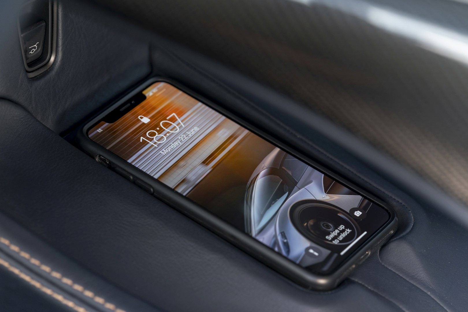 Aston Martin Dbx photo 205