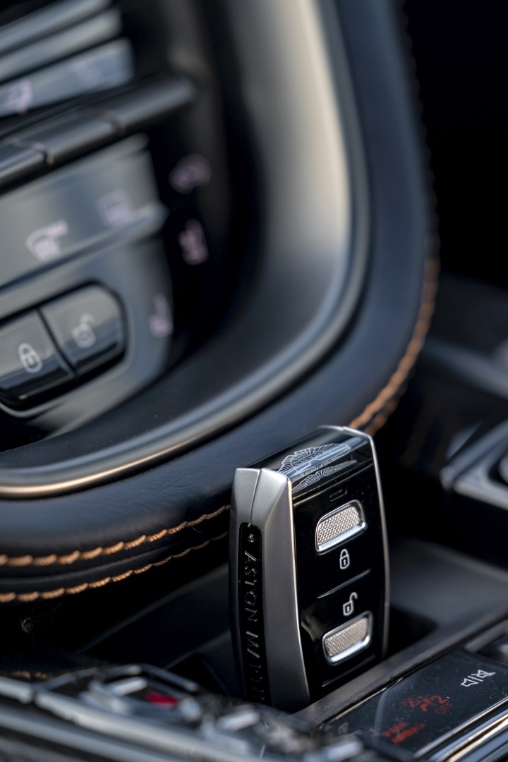 Aston Martin Dbx photo 206