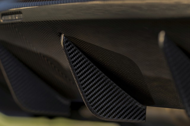 Aston Martin Dbx photo 209