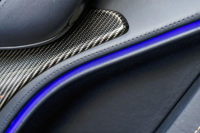 Aston Martin Dbx photo 214