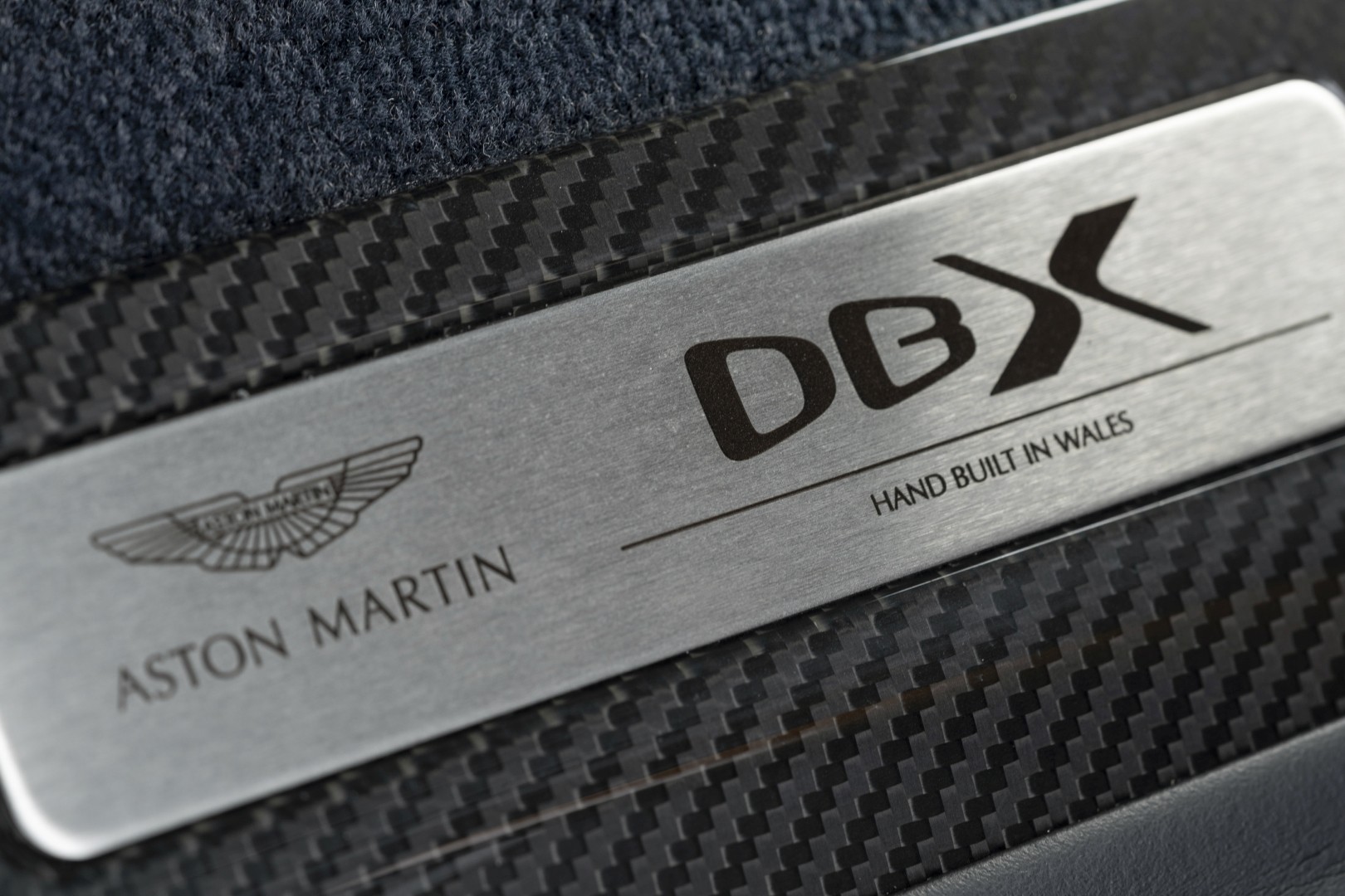 Aston Martin Dbx photo 215