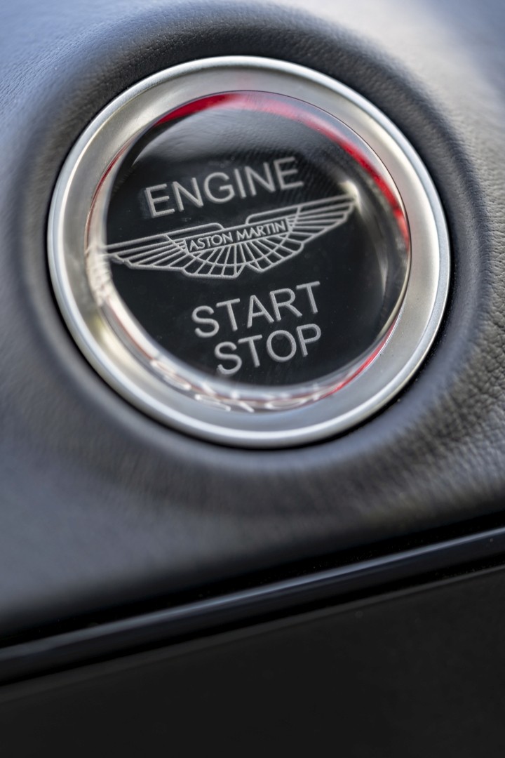 Aston Martin Dbx photo 217