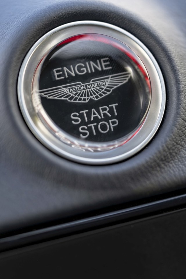 Aston Martin Dbx photo 217