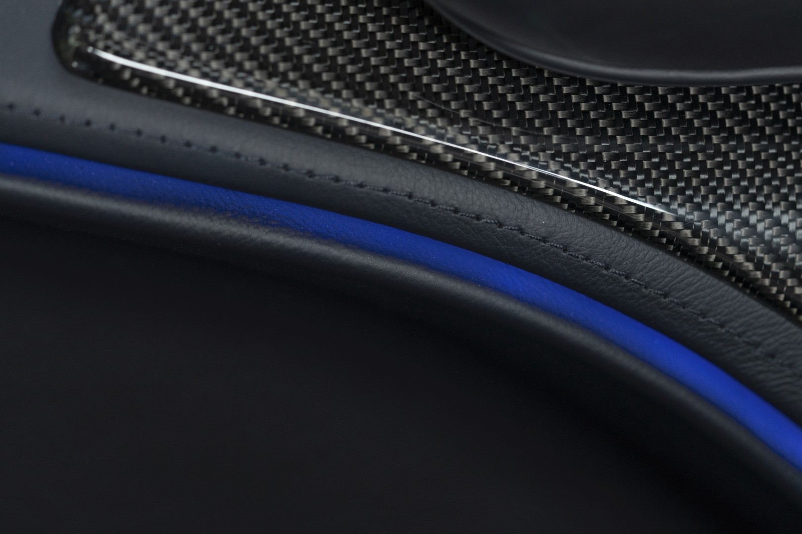 Aston Martin Dbx photo 221