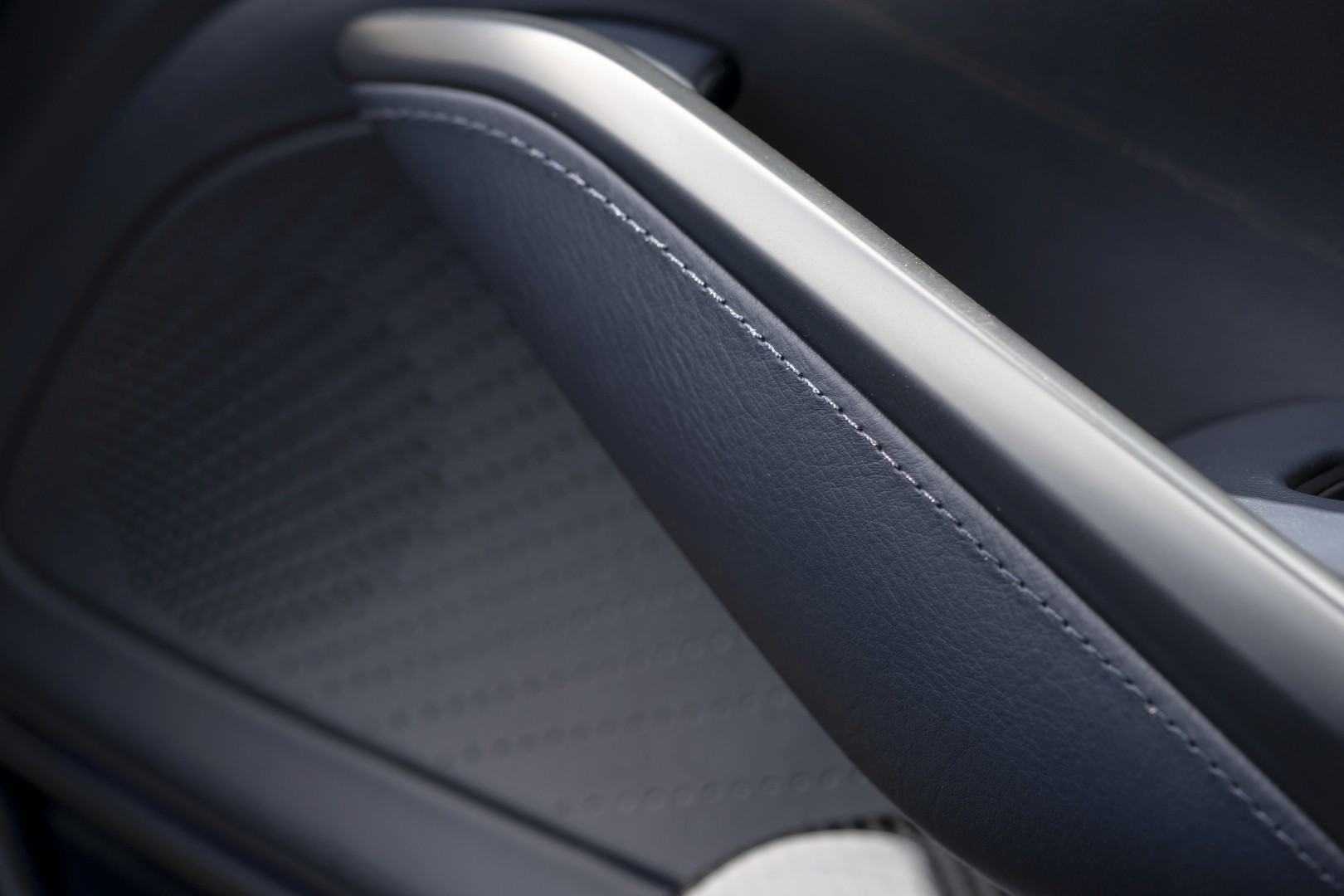 Aston Martin Dbx photo 223