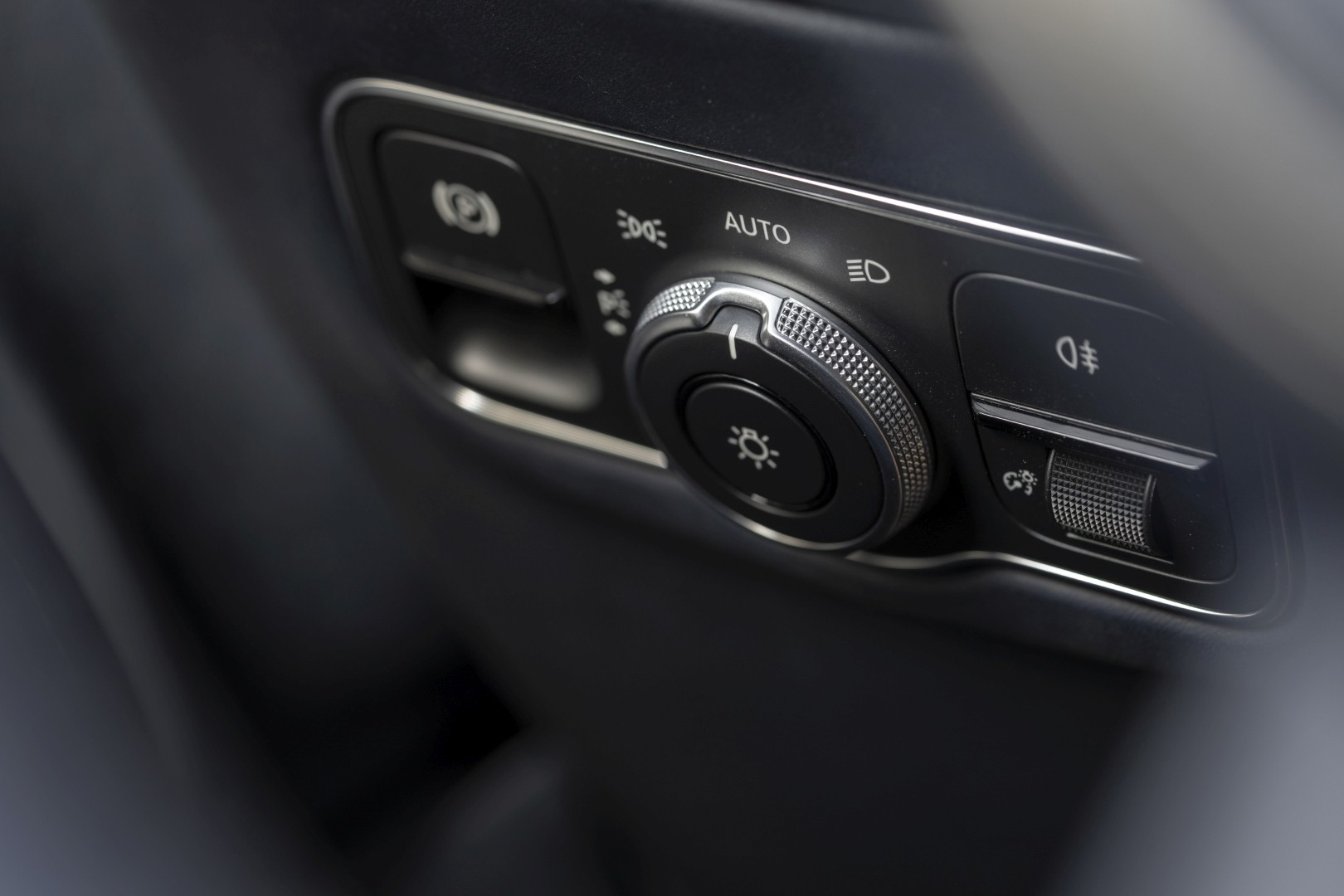 Aston Martin Dbx photo 227