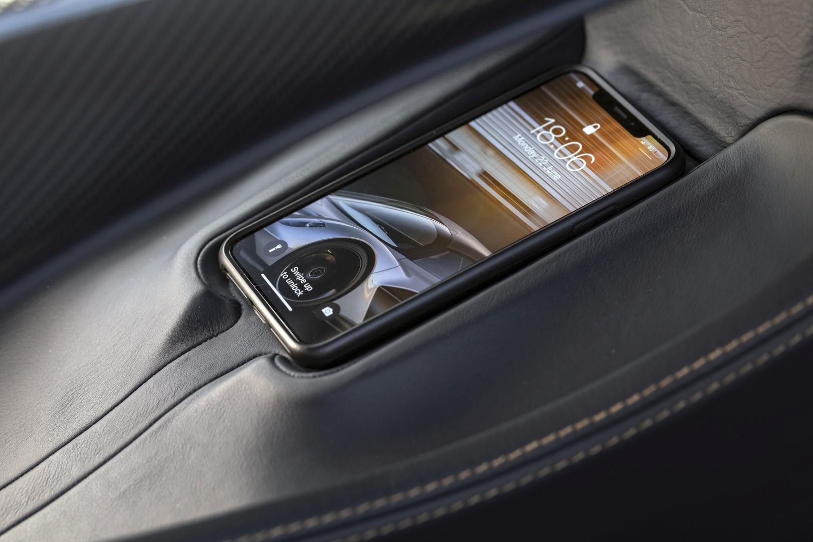 Aston Martin Dbx photo 229