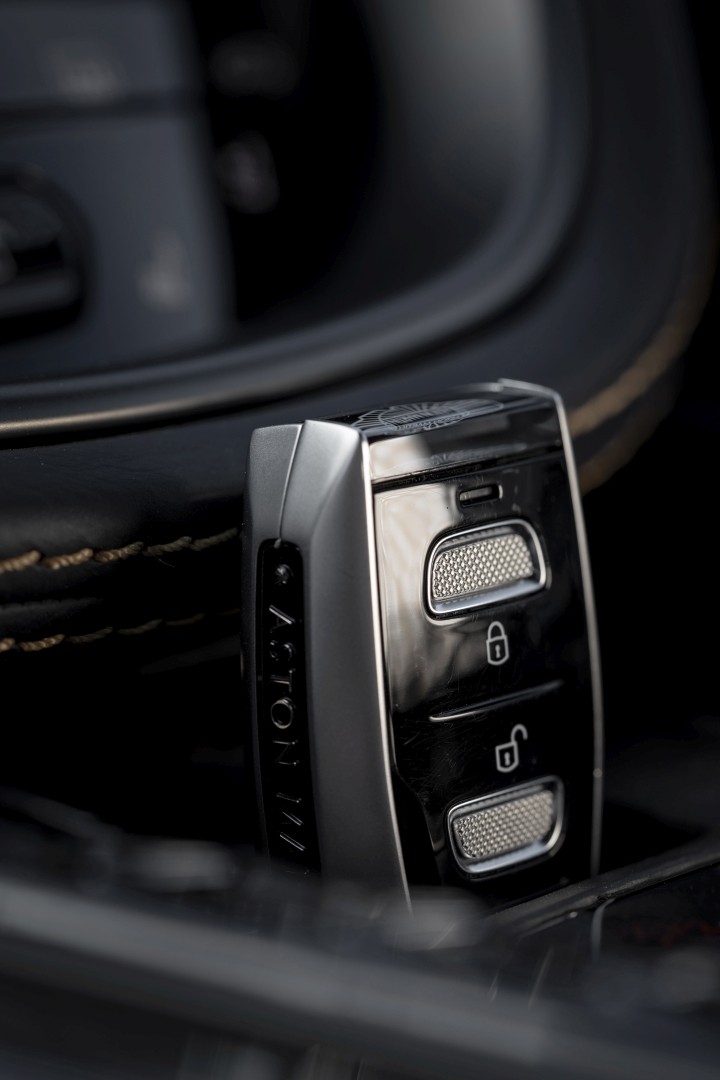 Aston Martin Dbx photo 230