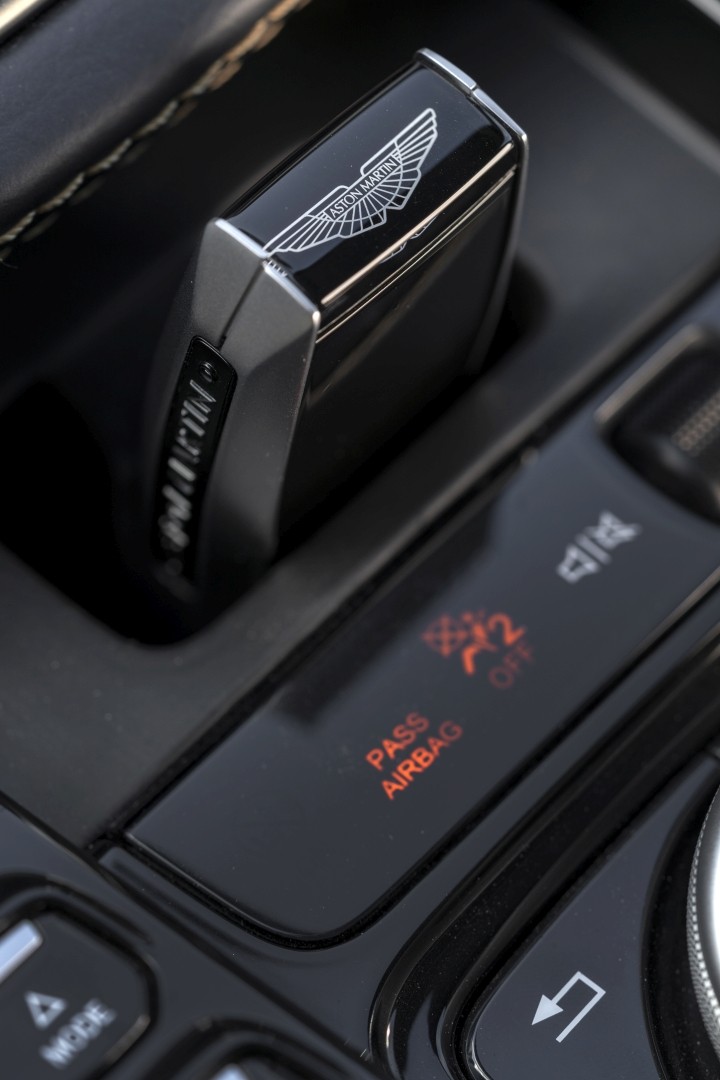 Aston Martin Dbx photo 231