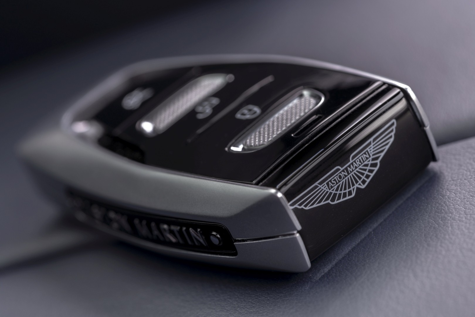 Aston Martin Dbx photo 236