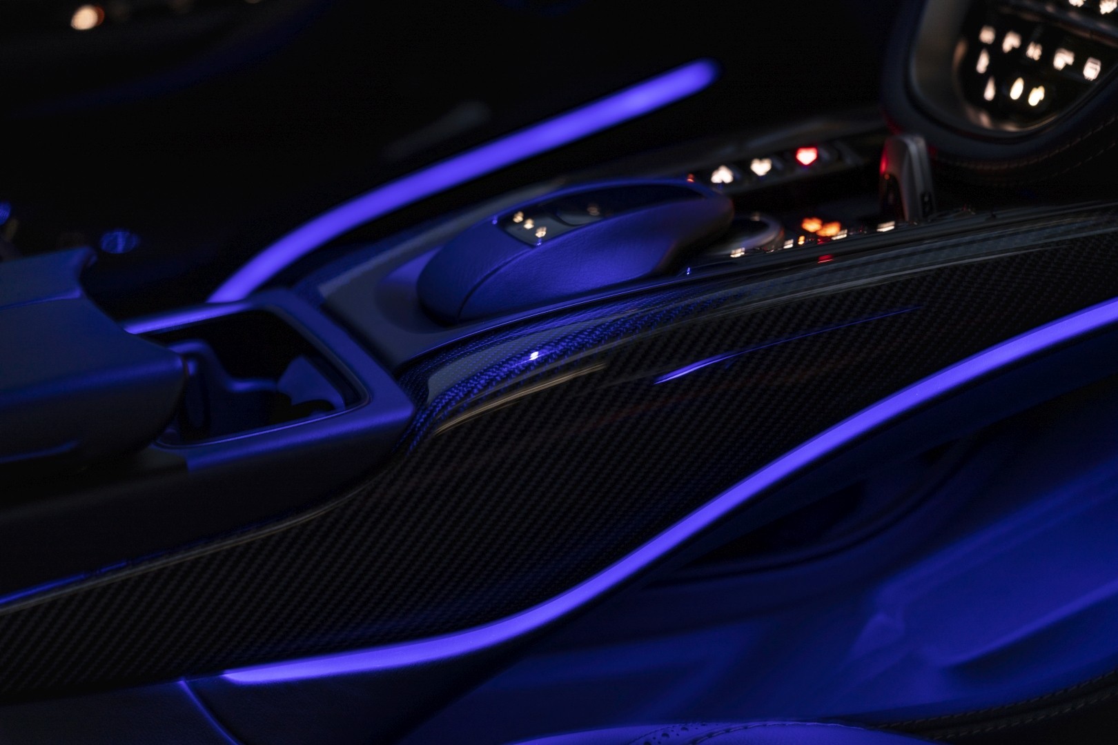 Aston Martin Dbx photo 238