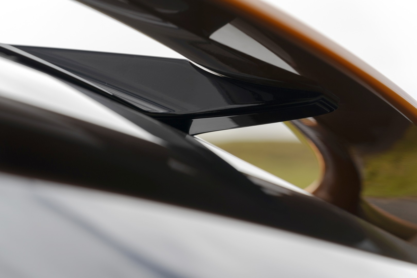 Aston Martin Dbx photo 240