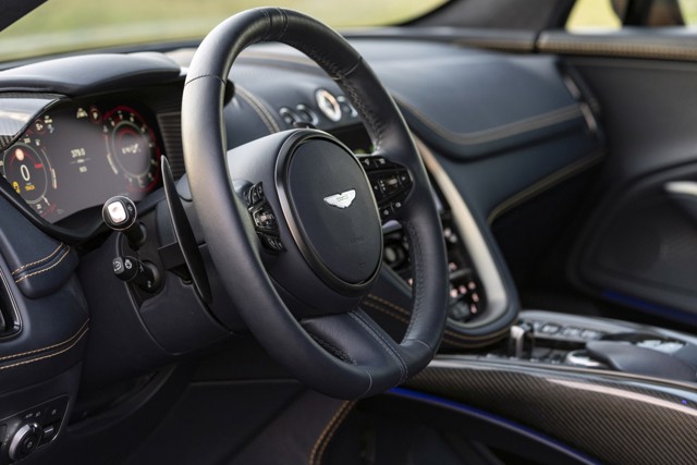 Aston Martin Dbx photo 242