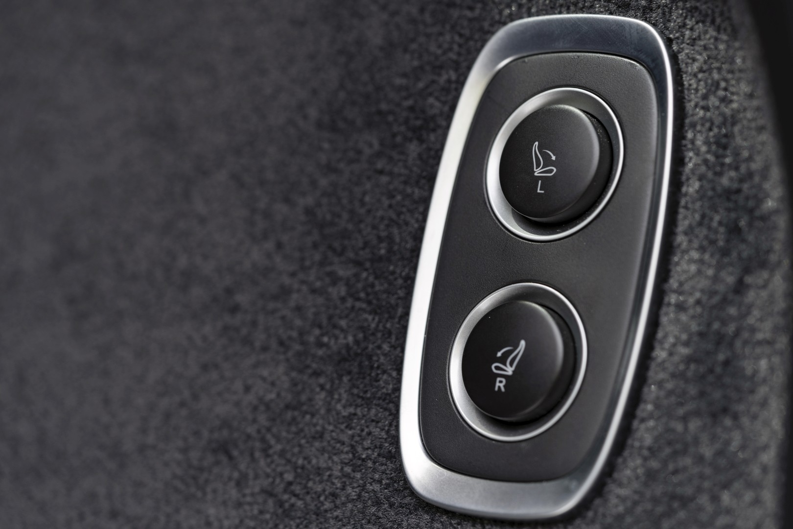 Aston Martin Dbx photo 248