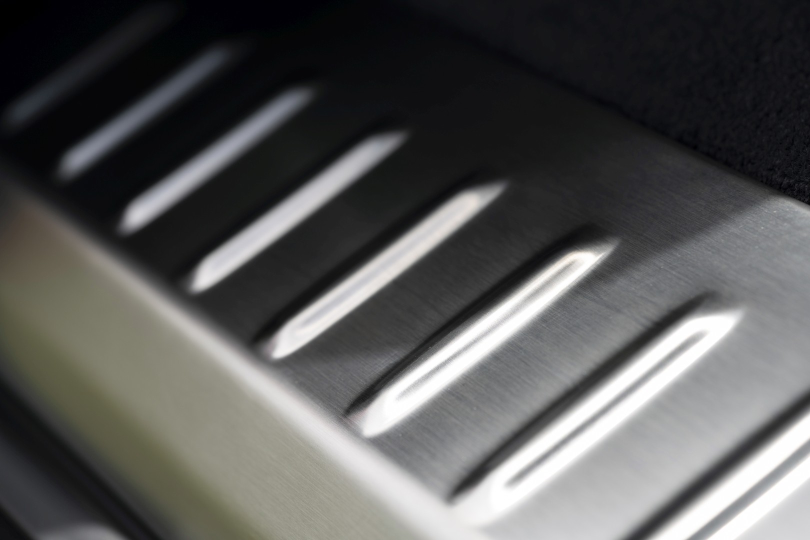 Aston Martin Dbx photo 251