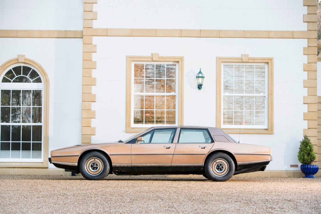 Aston Martin Lagonda photo 14