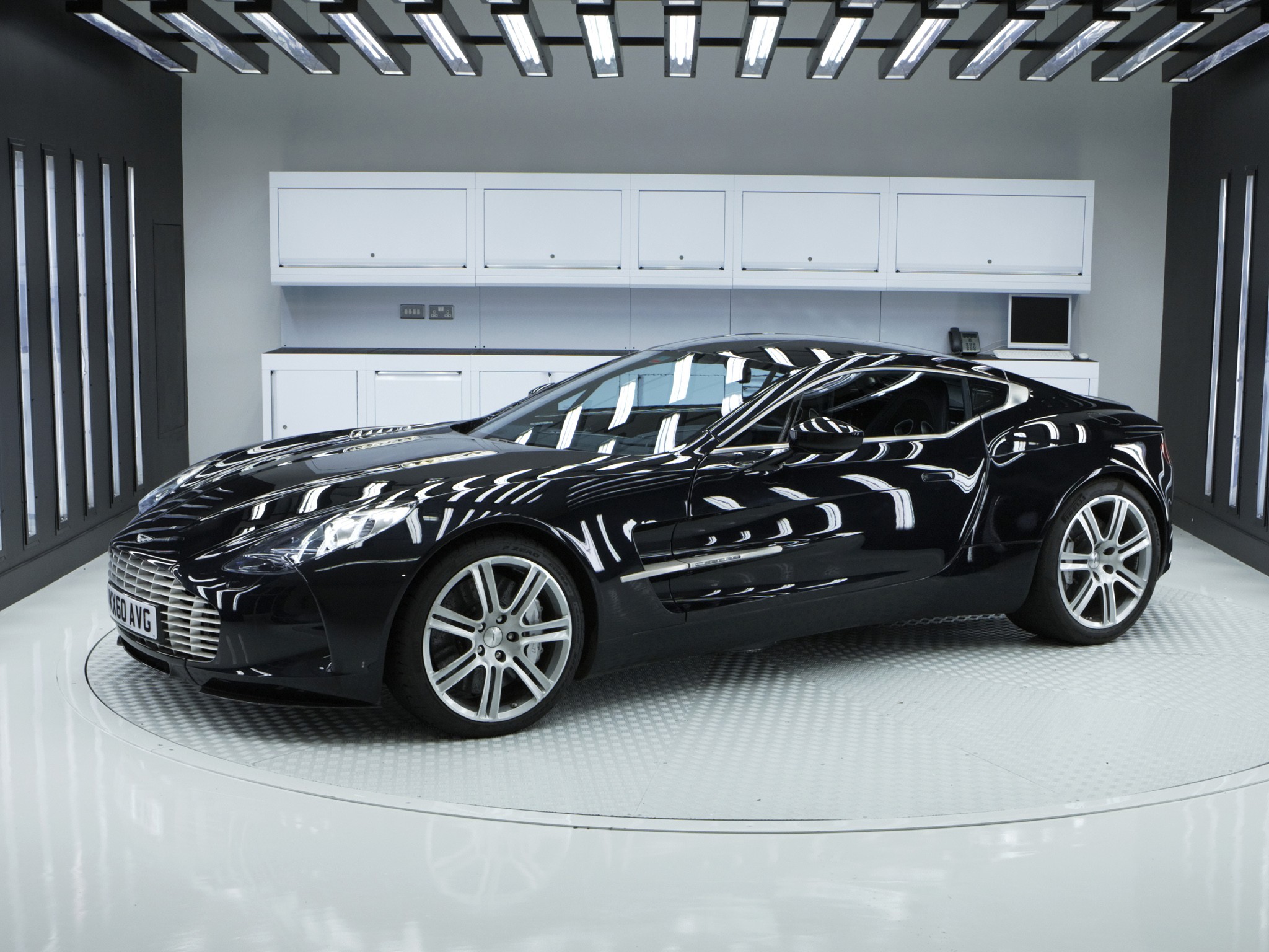 Aston Martin One-77 photo 29