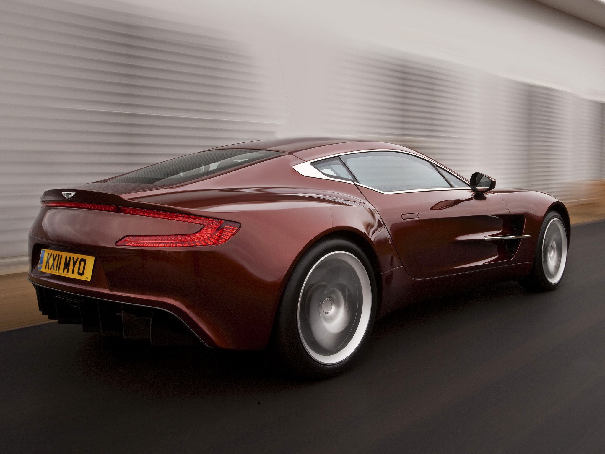 Aston Martin One-77 photo 31