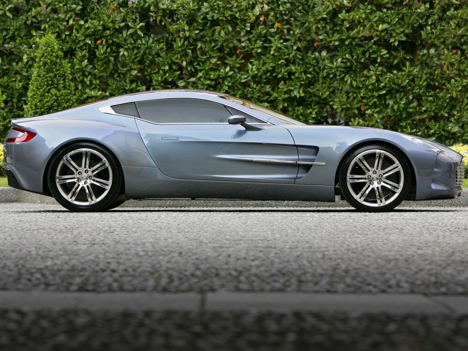 Aston Martin One-77 photo 36