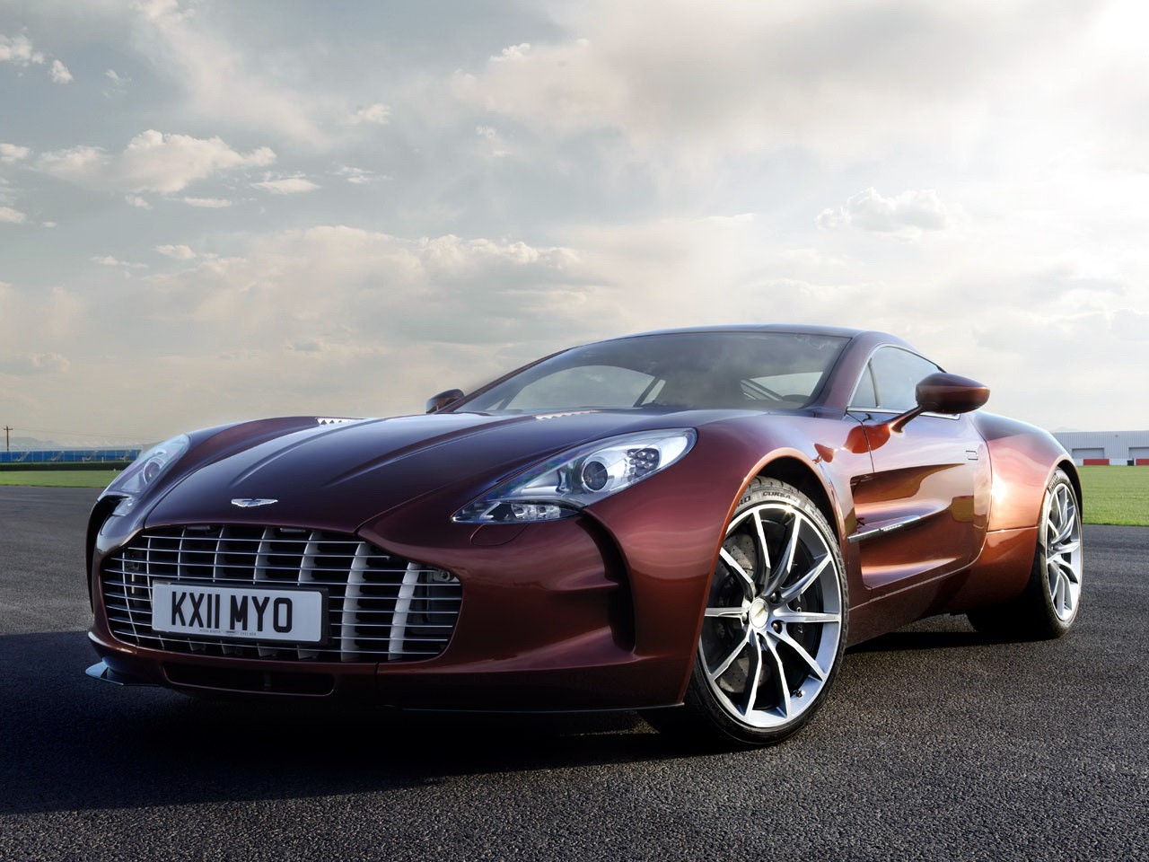 Aston Martin One-77 photo 37