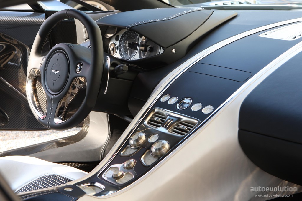 Aston Martin One-77 photo 44