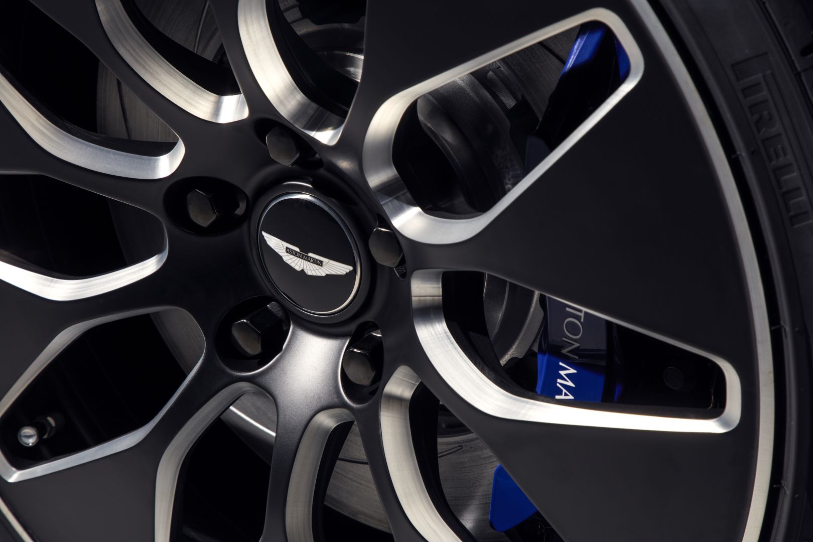 Aston Martin Rapide E photo 7