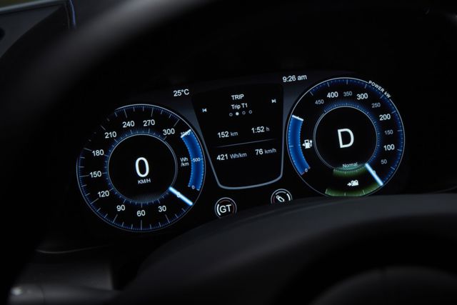 Aston Martin Rapide E photo 9