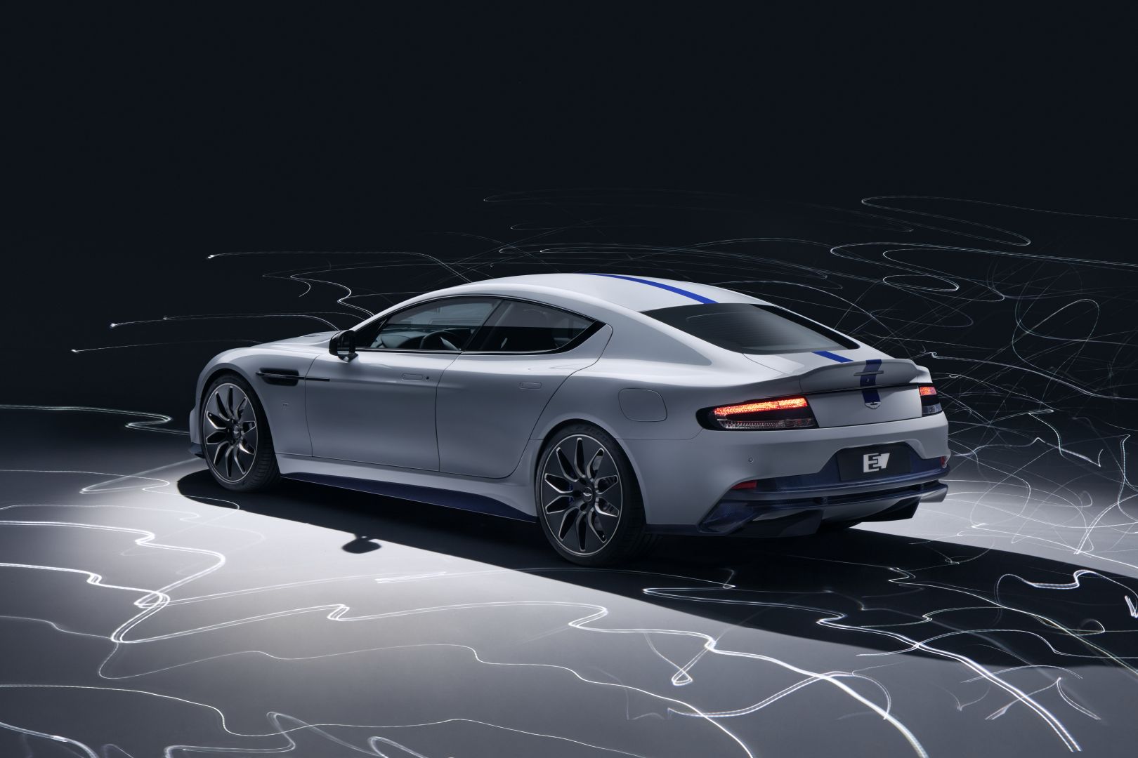 Aston Martin Rapide E photo 3