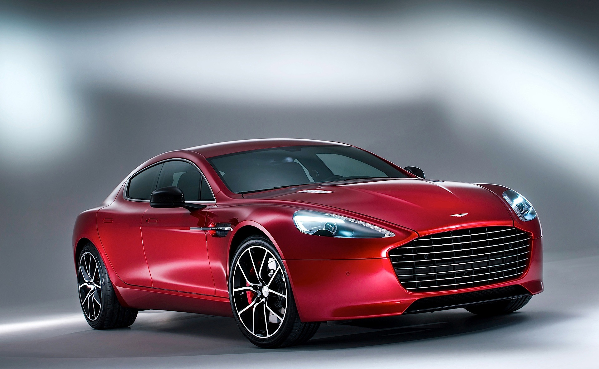 Aston Martin Rapide S photo 2