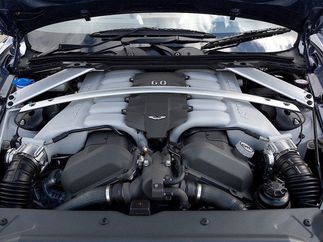 Aston Martin Rapide photo 36