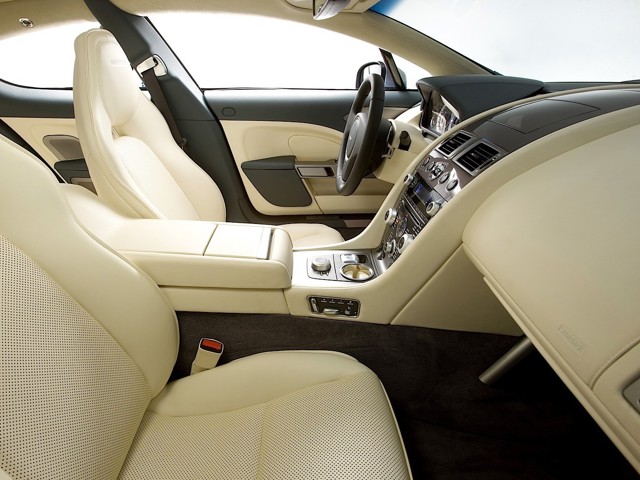 Aston Martin Rapide photo 38