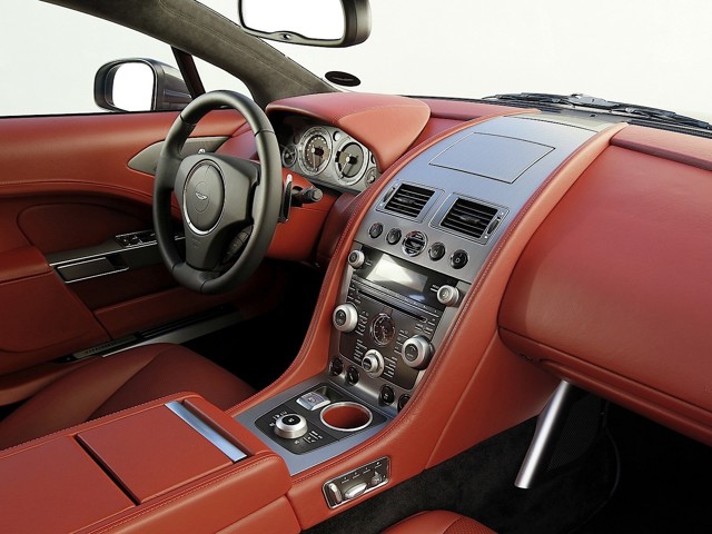 Aston Martin Rapide photo 42