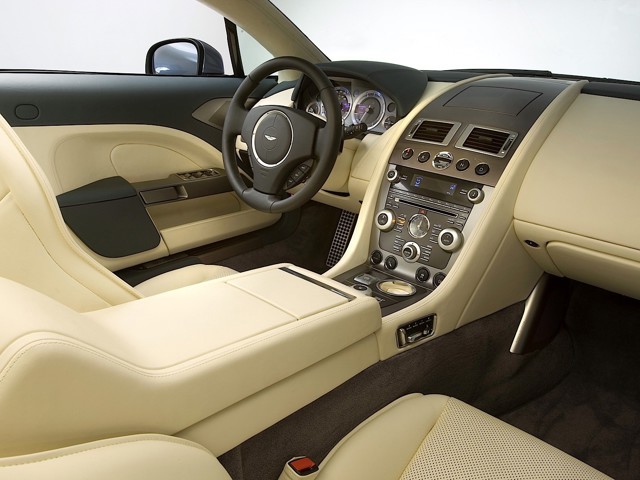 Aston Martin Rapide photo 43