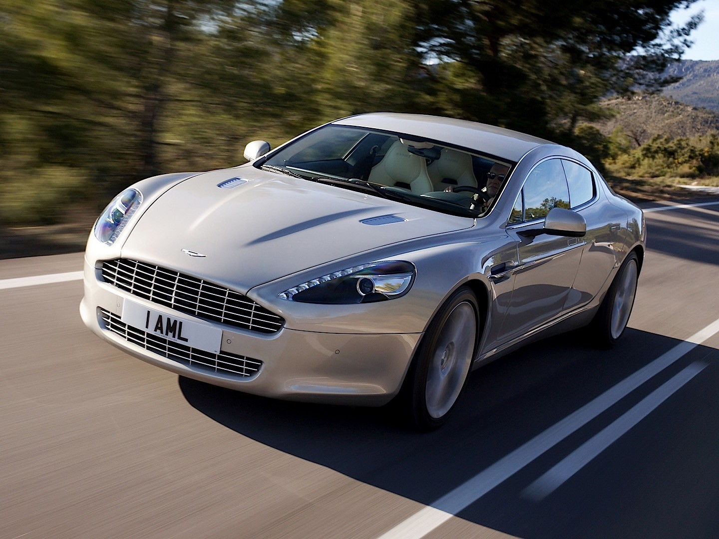 Aston Martin Rapide photo 14