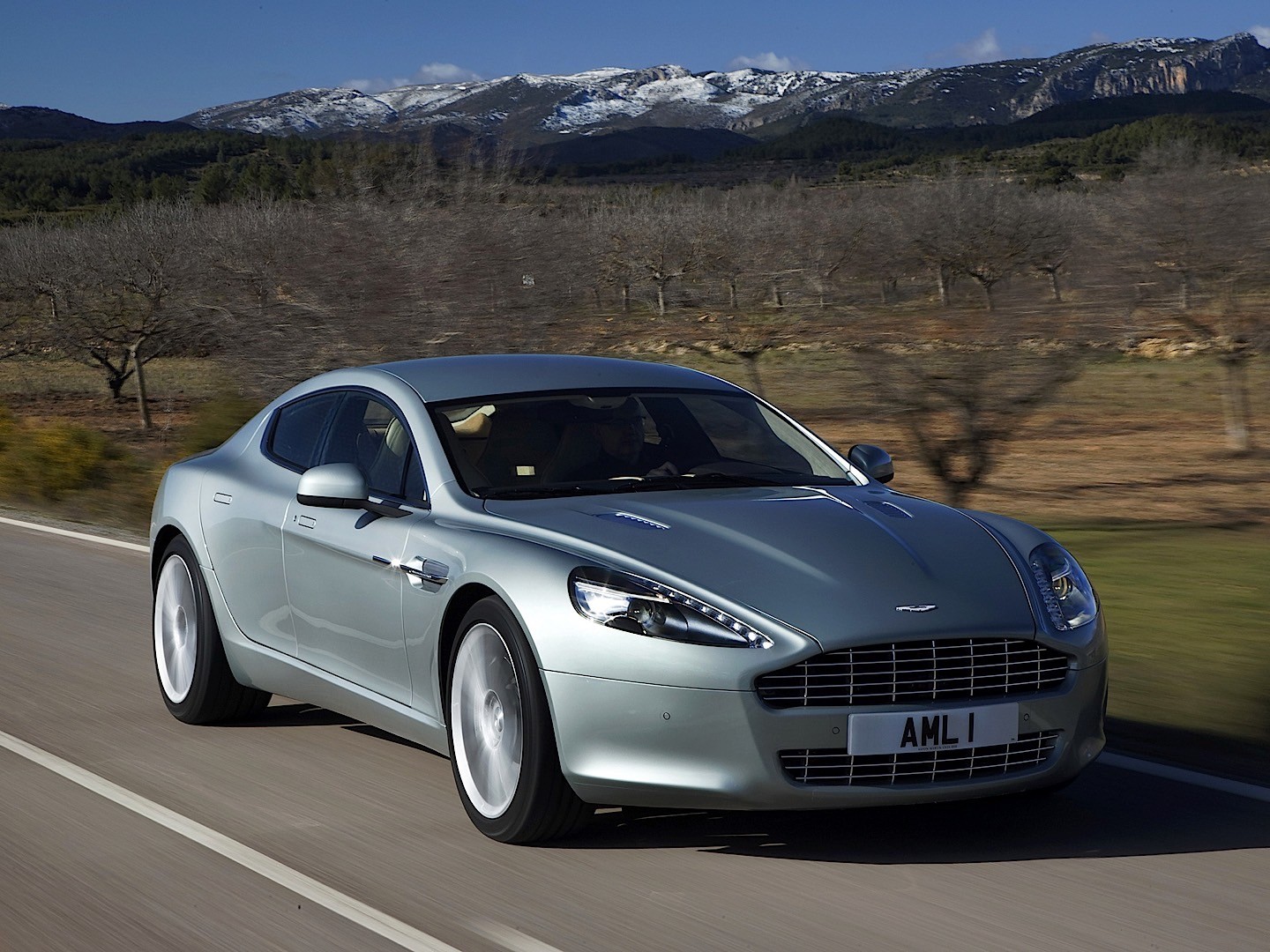 Aston Martin Rapide photo 15