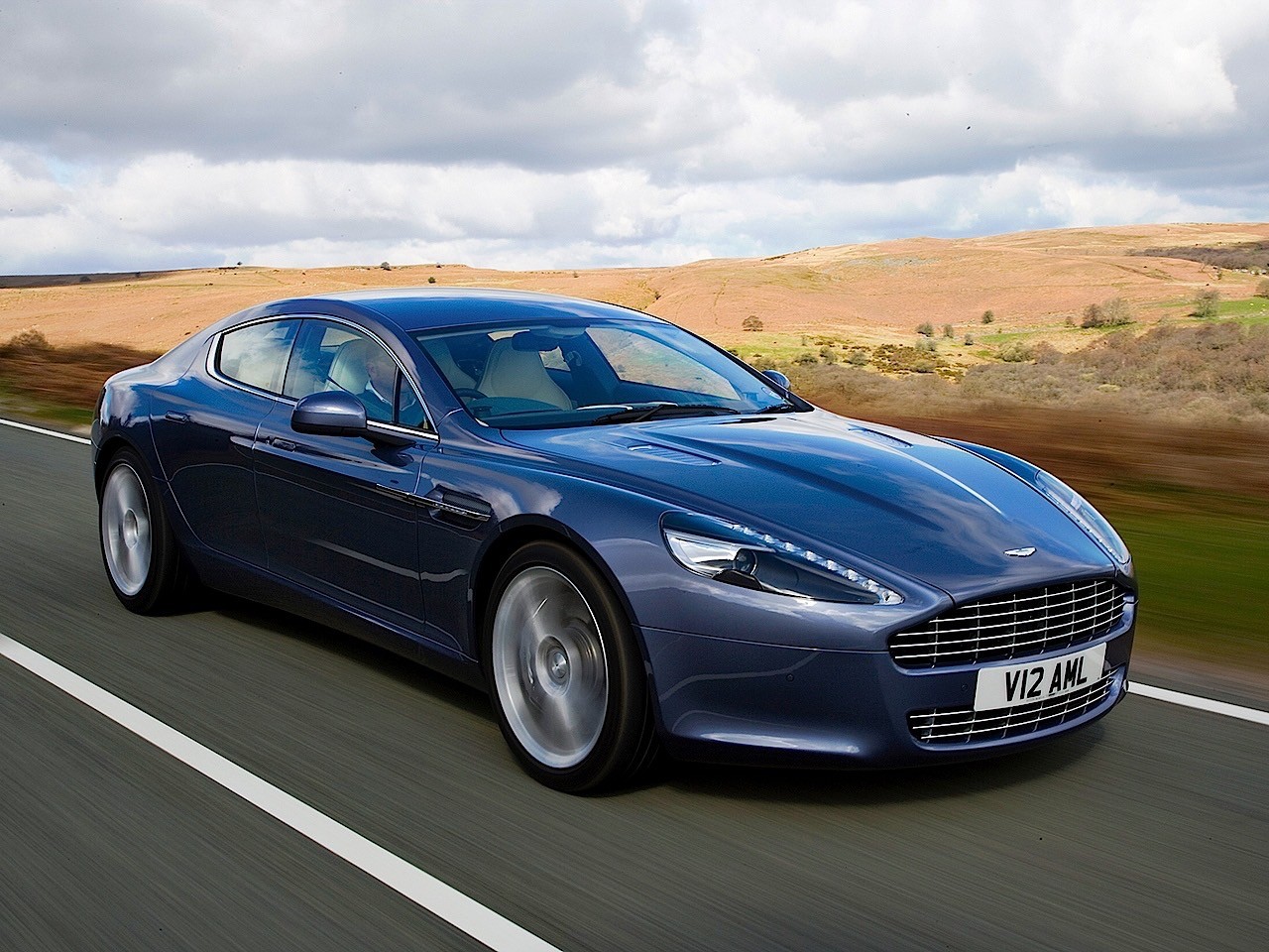 Aston Martin Rapide photo 17