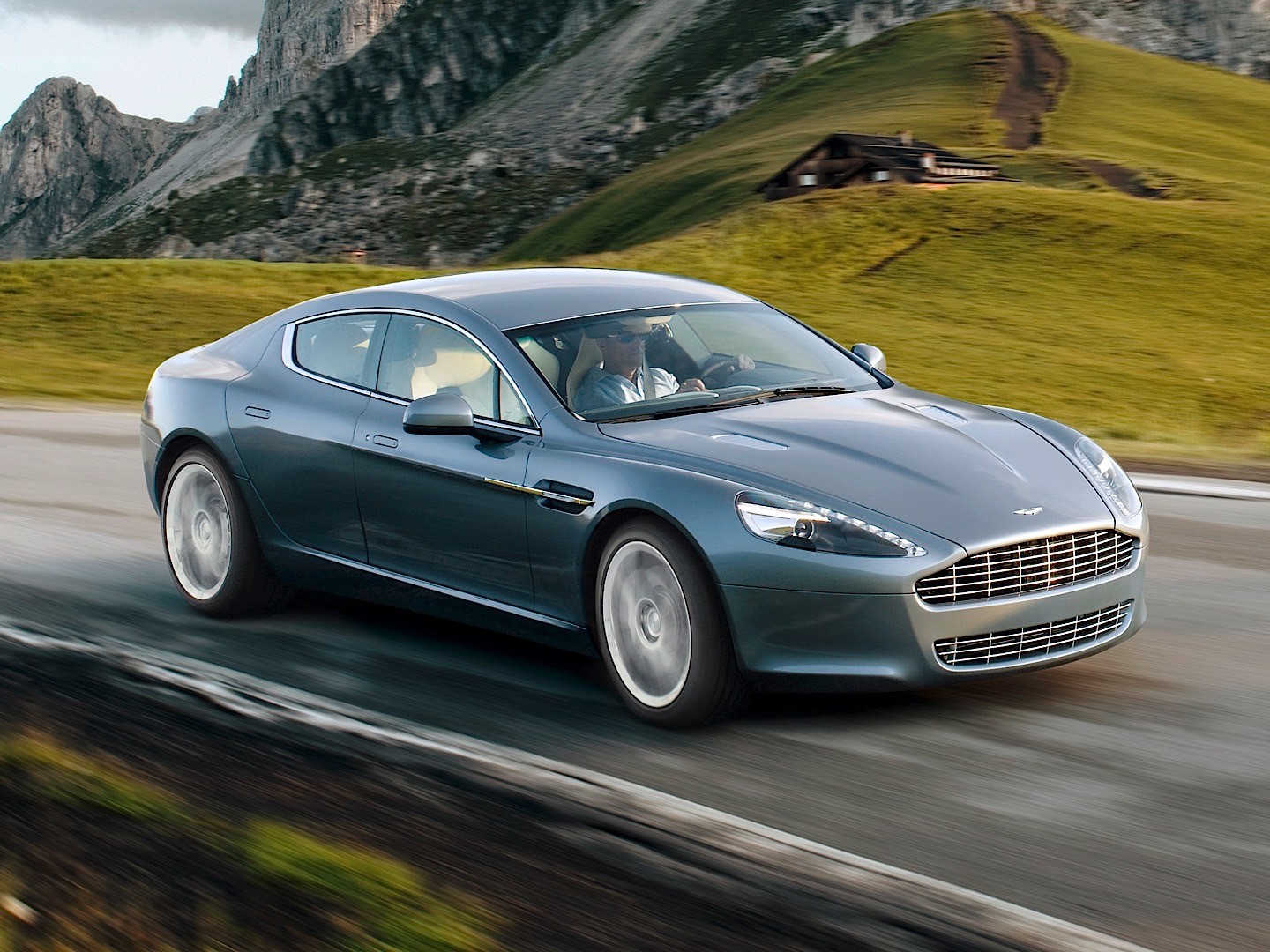 Aston Martin Rapide photo 21
