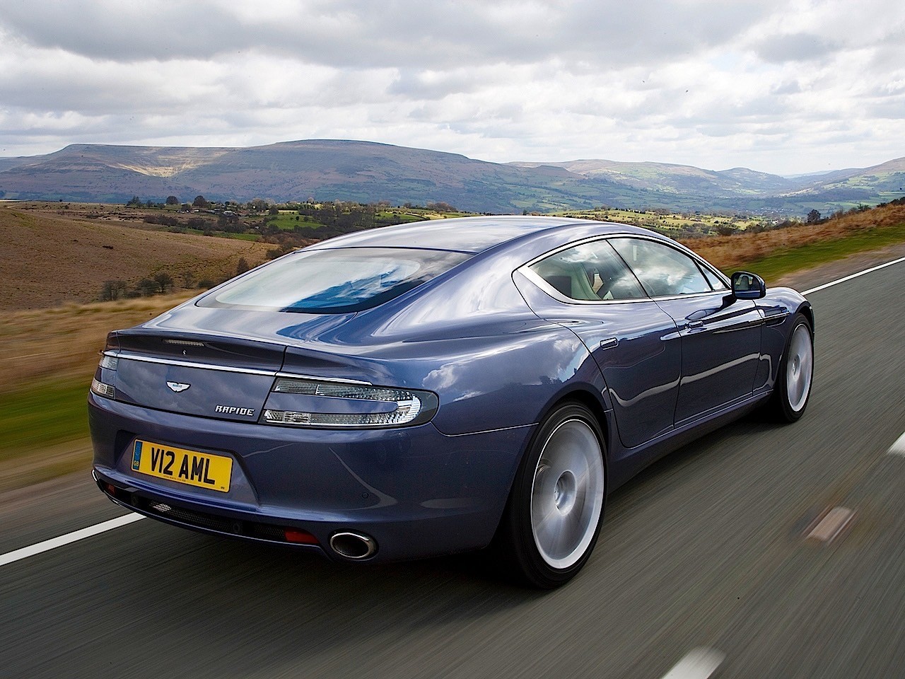 Aston Martin Rapide photo 28