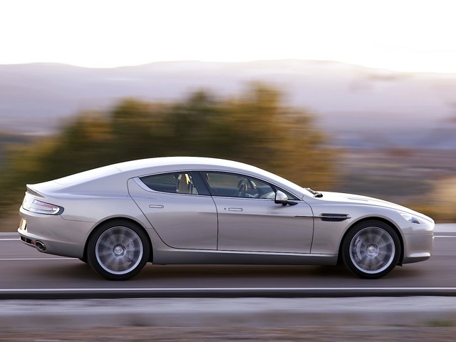 Aston Martin Rapide photo 30