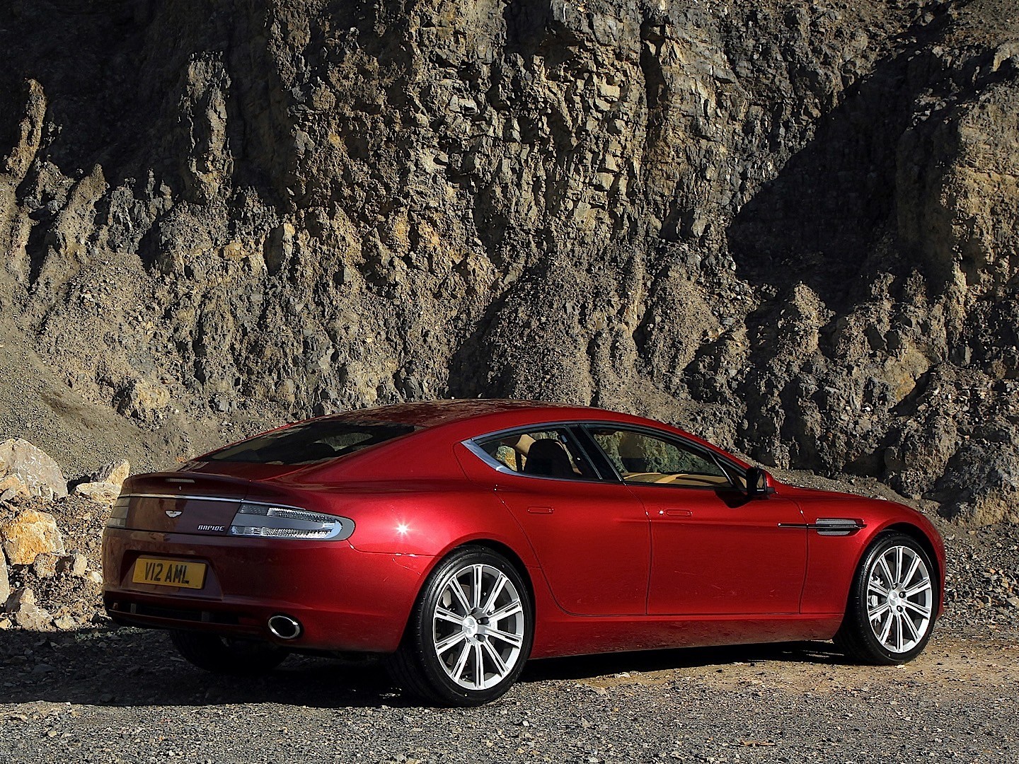 Aston Martin Rapide photo 32